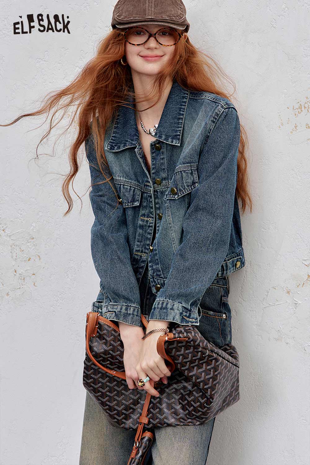 ELFSACK women's denim short jacket in classic blue with a relaxed fit and stylish design