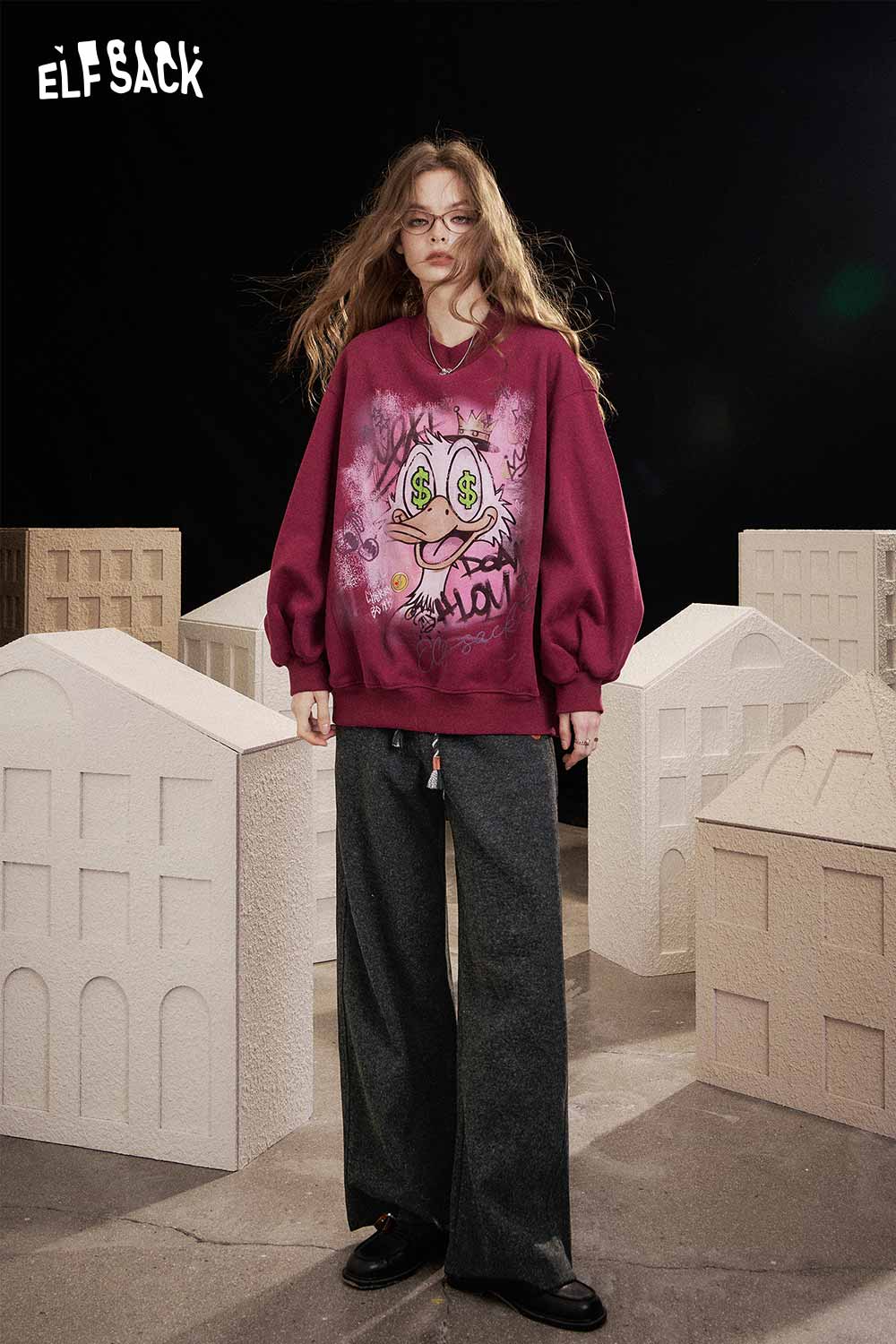 ELFSACK women's elastic drawstring pants styled with a graphic sweatshirt for a trendy look