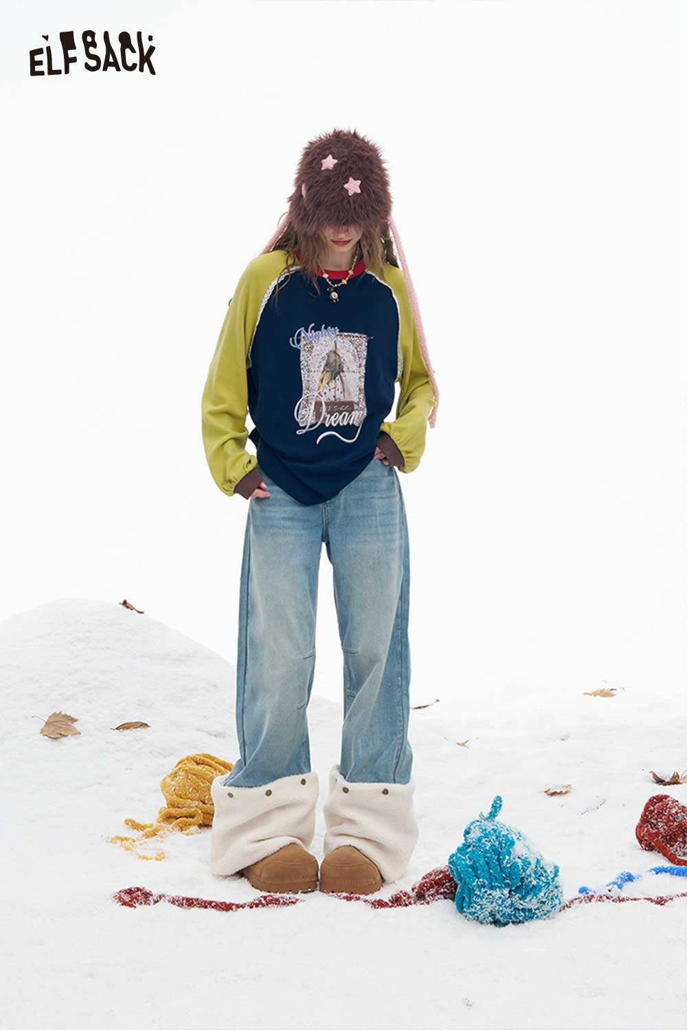 ELFSACK women's graphic letter tshirt in navy and yellow, styled for a casual winter look