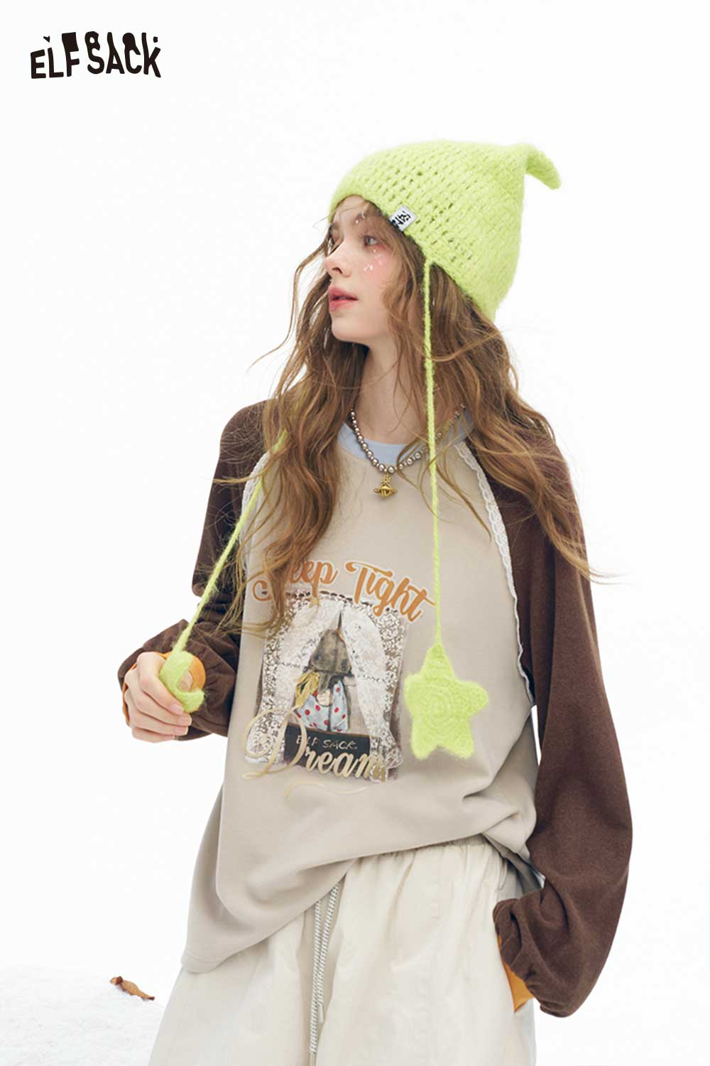 ELFSACK women's graphic letter tshirt in beige with artistic print and relaxed fit for casual style