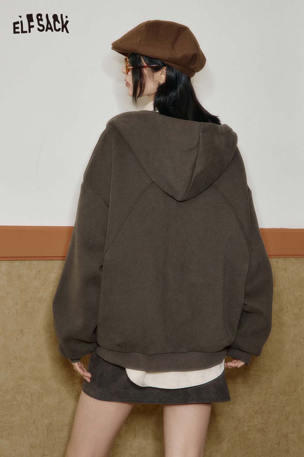 ELFSACK women's graphic print hoodie in brown for a cozy and stylish look