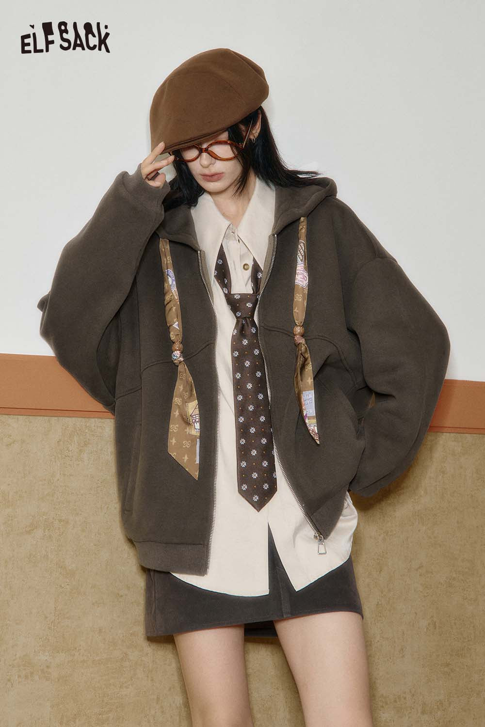 ELFSACK women's graphic print hoodie with a relaxed fit, layered over a shirt and tie for a stylish look