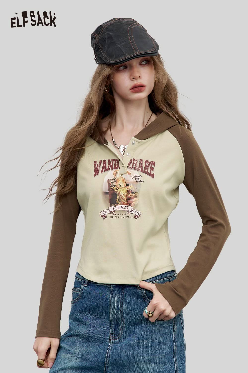 ELFSACK women's graphic print hoodie with vintage design and hood in light colors, perfect for casual wear