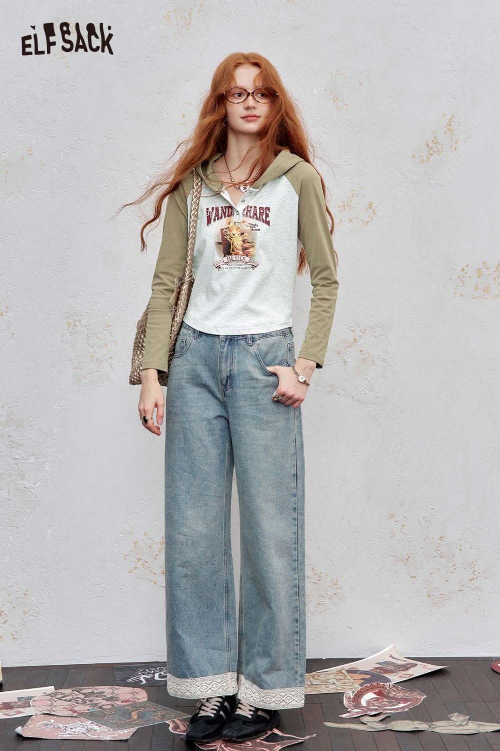 ELFSACK women's graphic print hoodie featuring a stylish design and relaxed fit, paired with wide-leg jeans