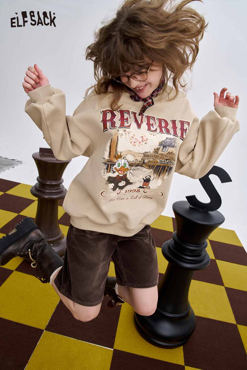 ELFSACK women's graphic sweatshirt in beige with colorful print and relaxed fit, perfect for casual wear