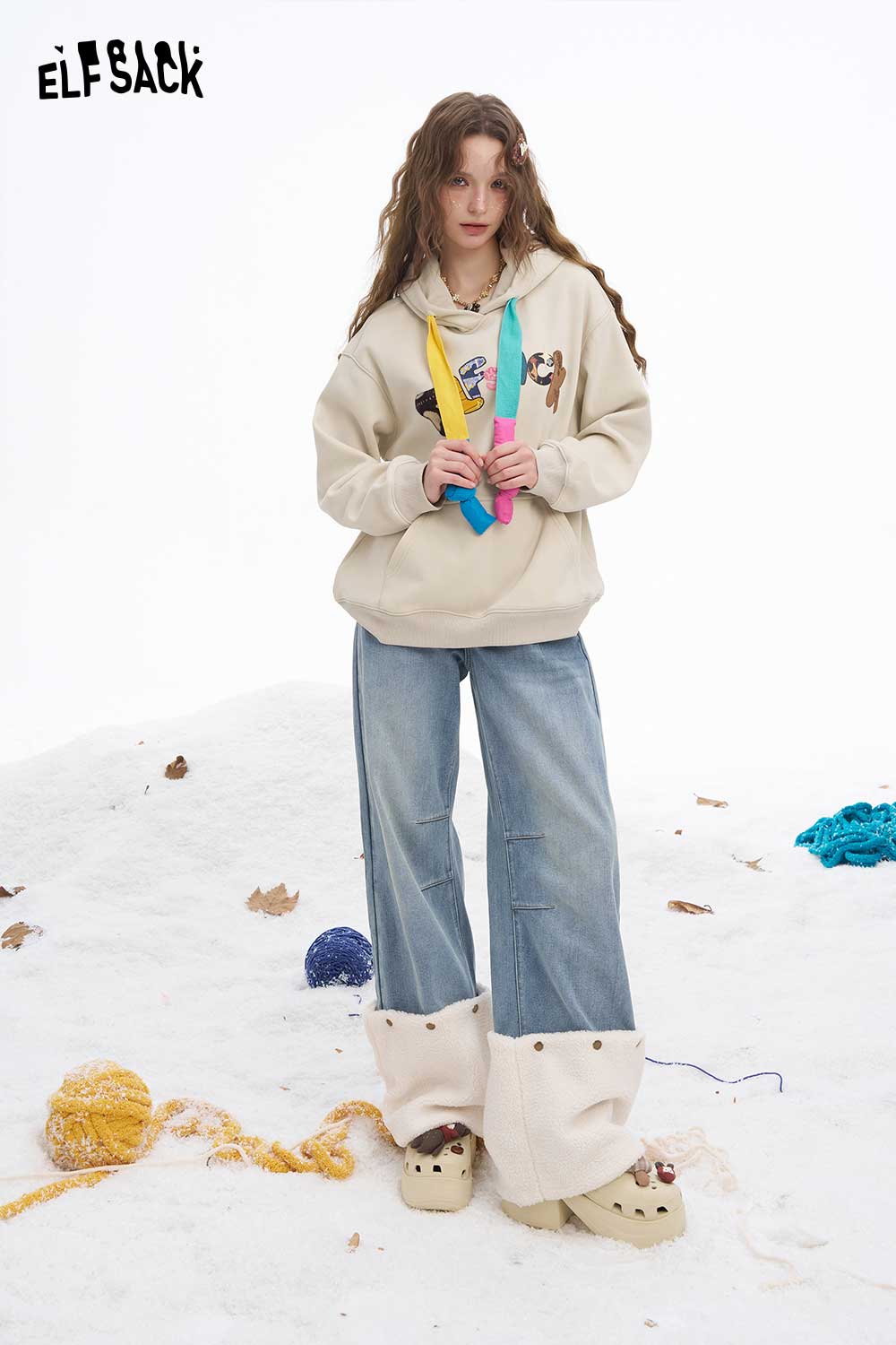 ELFSACK women's letter graphic hoodie in beige with playful designs and drawstring details