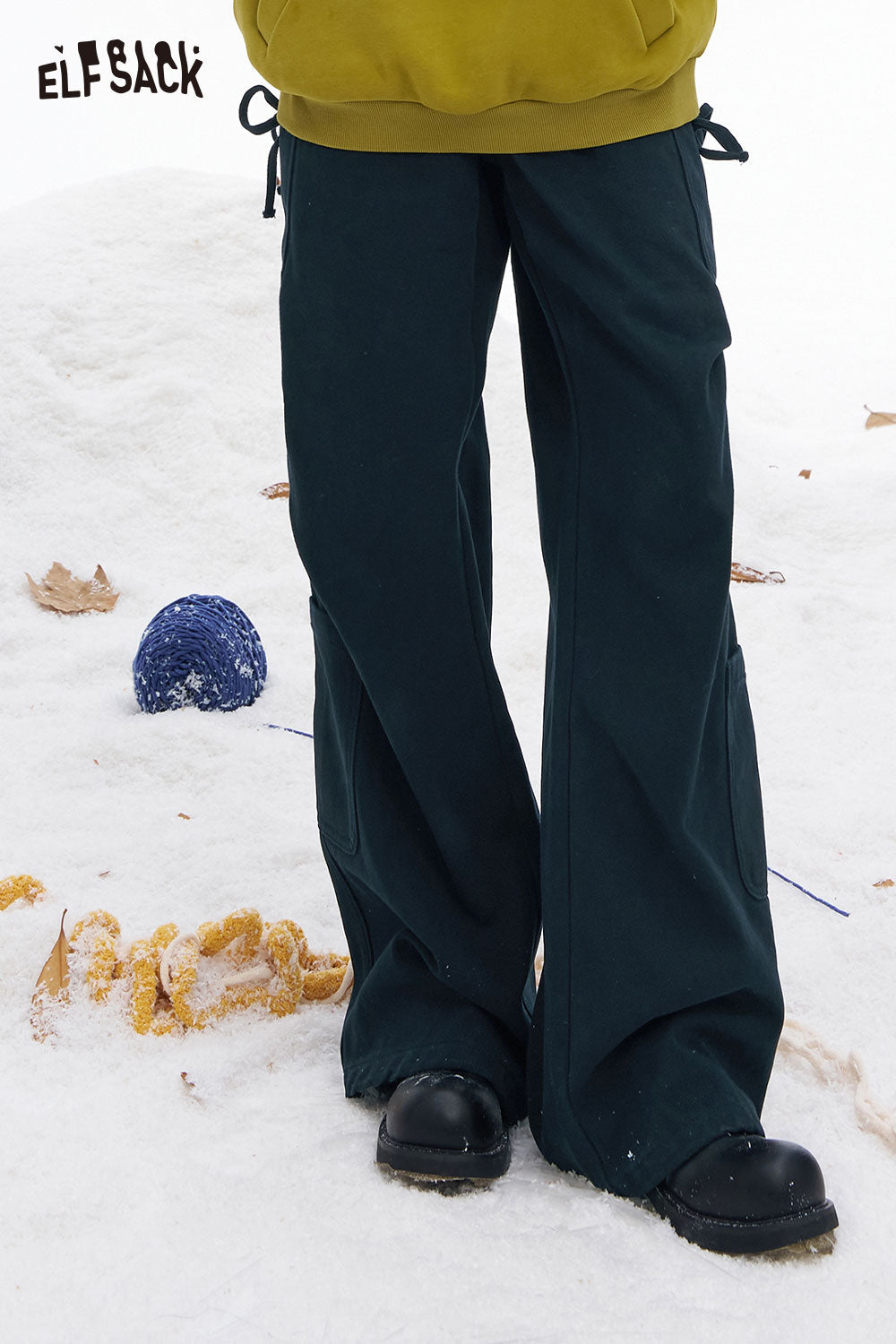 ELFSACK women's loose cargo pants in dark green with a relaxed fit for casual comfort