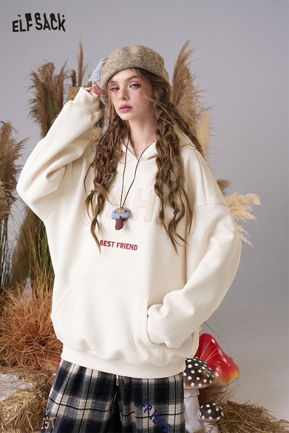 ELFSACK women's loose fit hooded sweatshirt in cream with oversized design and playful graphics