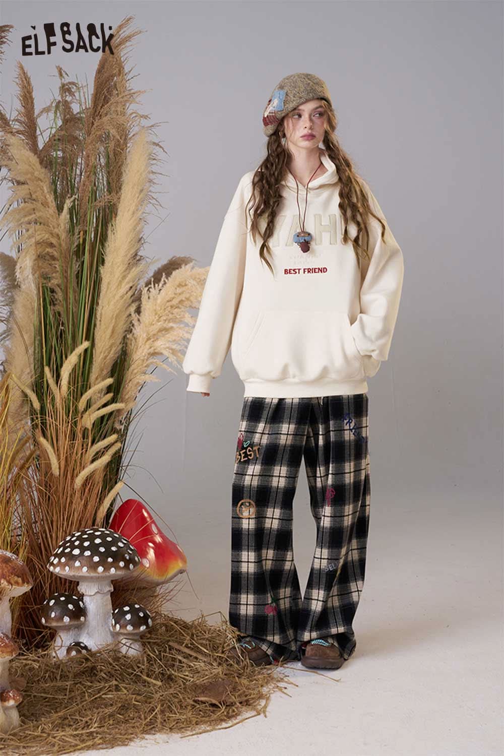 ELFSACK women's loose fit hooded sweatshirt in cream with a relaxed style and kangaroo pocket