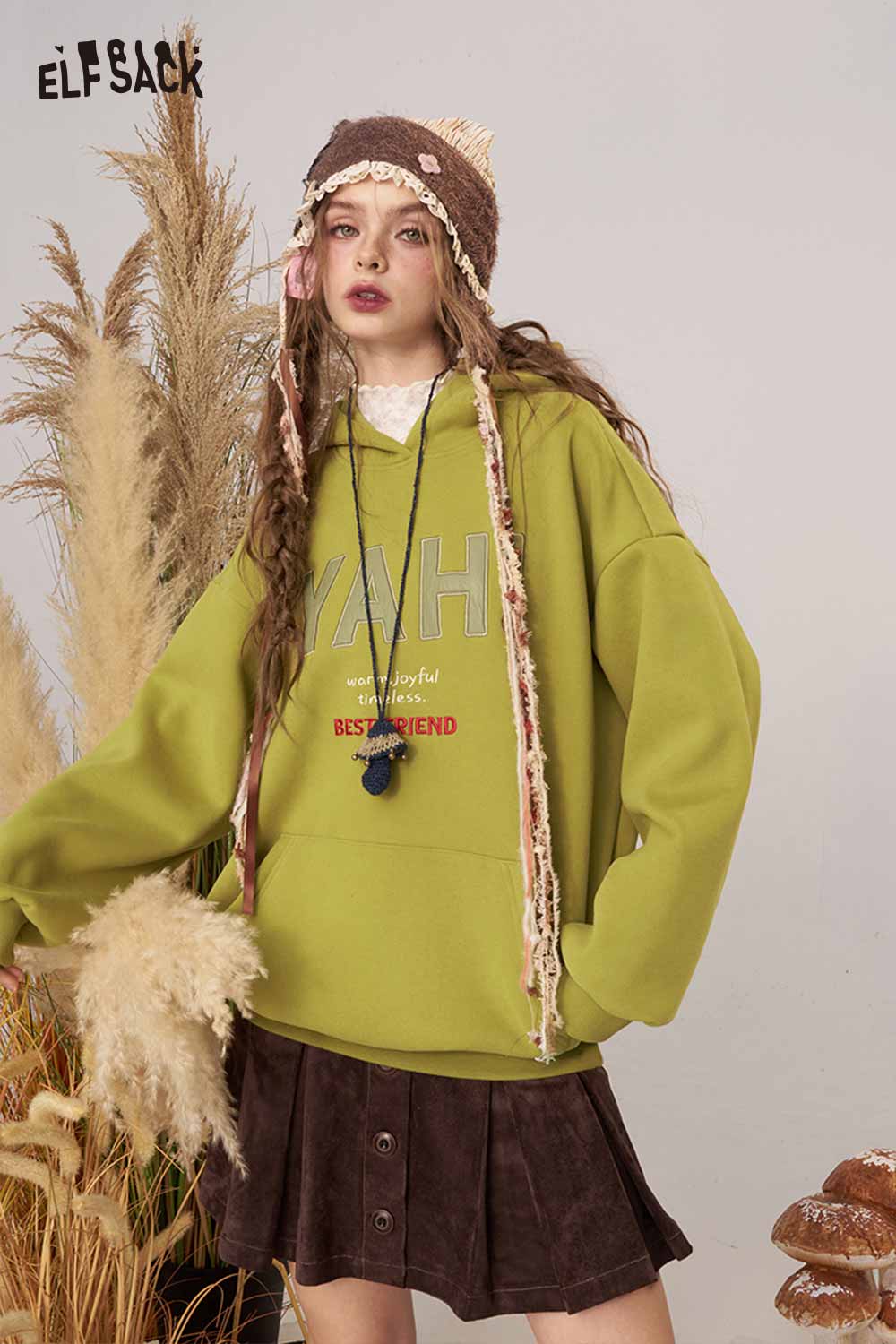 ELFSACK women's loose fit hooded sweatshirt in green with playful graphics and relaxed style