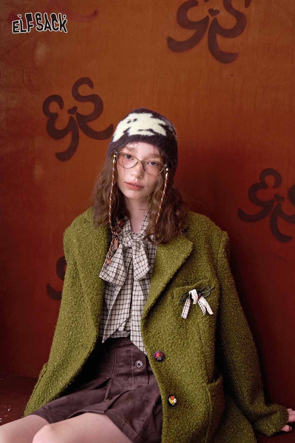 ELFSACK women's minimalist blazer in green, styled with a bow tie shirt and accessories for a chic look