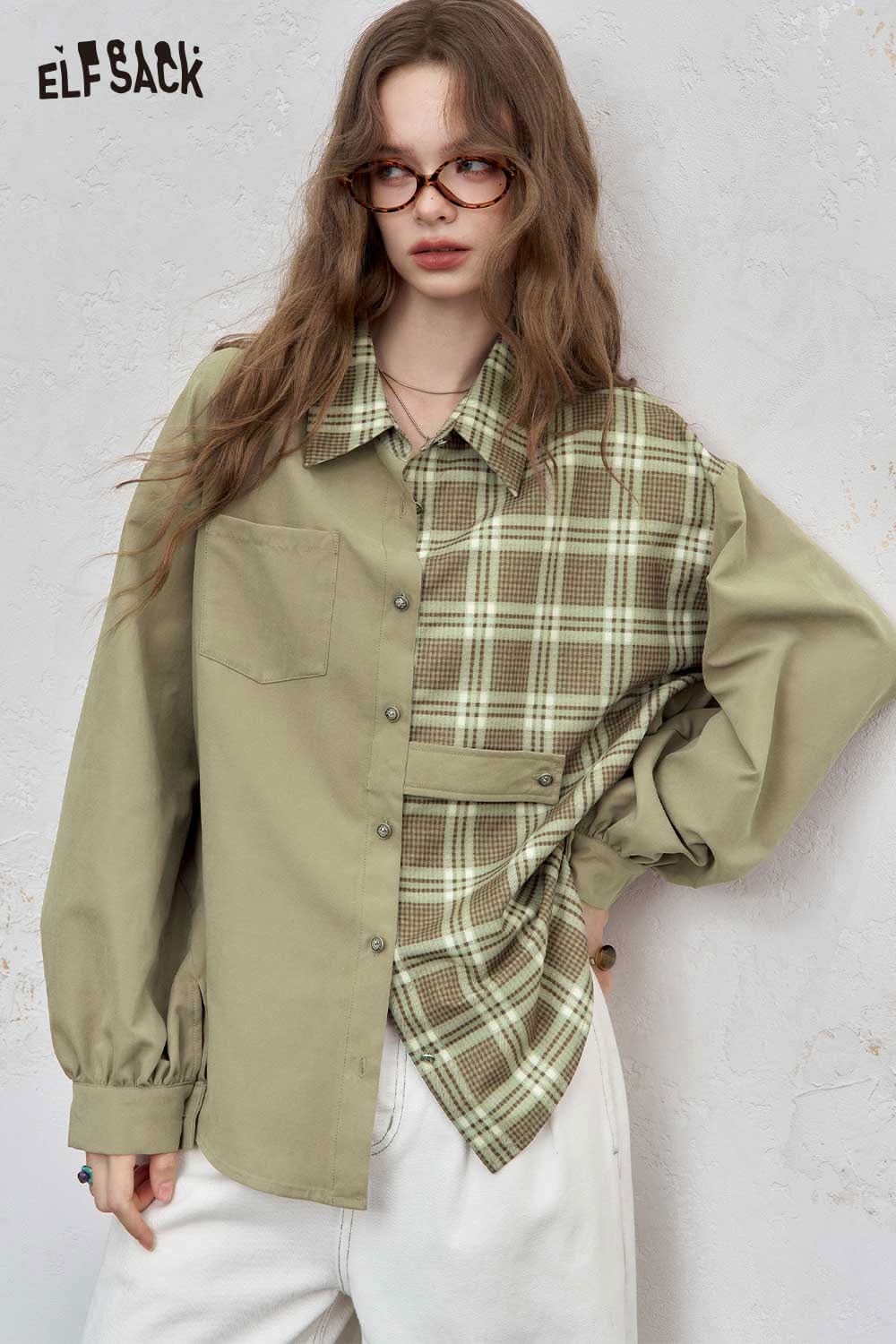 ELFSACK women's oversized contrast shirt featuring a plaid and solid design in earthy tones