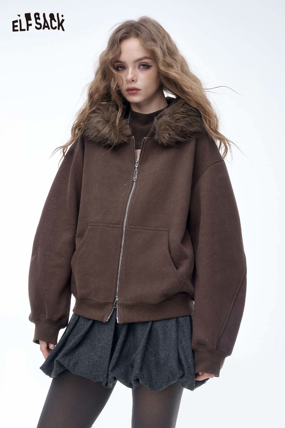 Women's oversized plush zip sweatshirt by ELFSACK featuring a stylish design with a luxurious fur collar