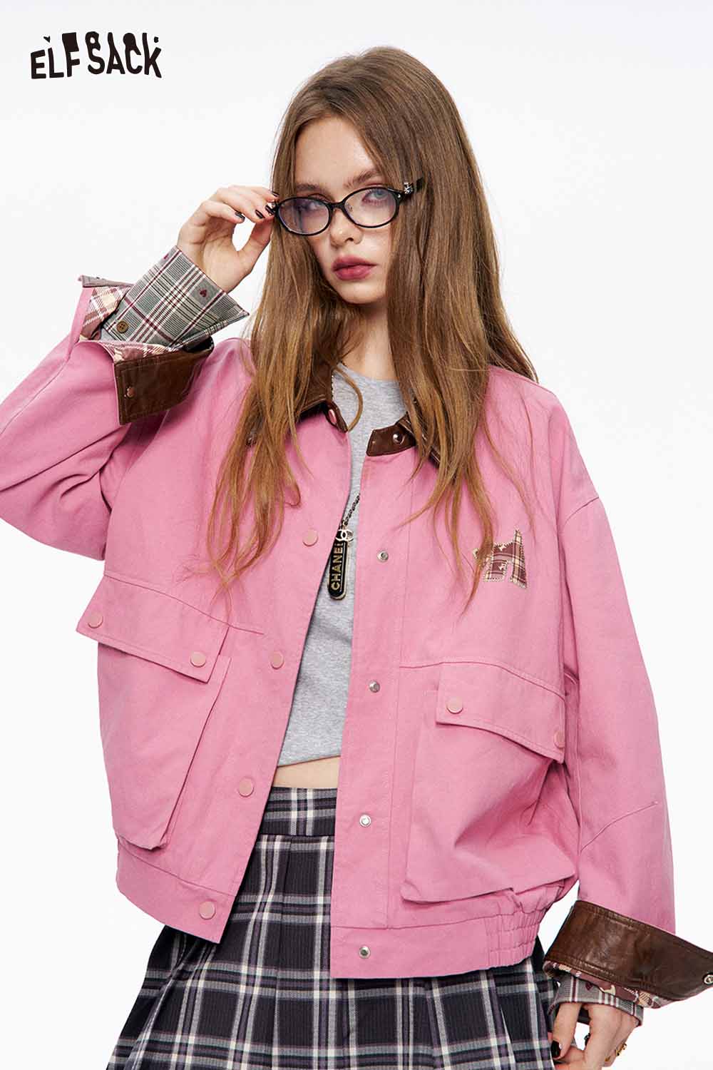 ELFSACK women's plaid detail tee paired with a pink jacket and a plaid skirt for a stylish casual look