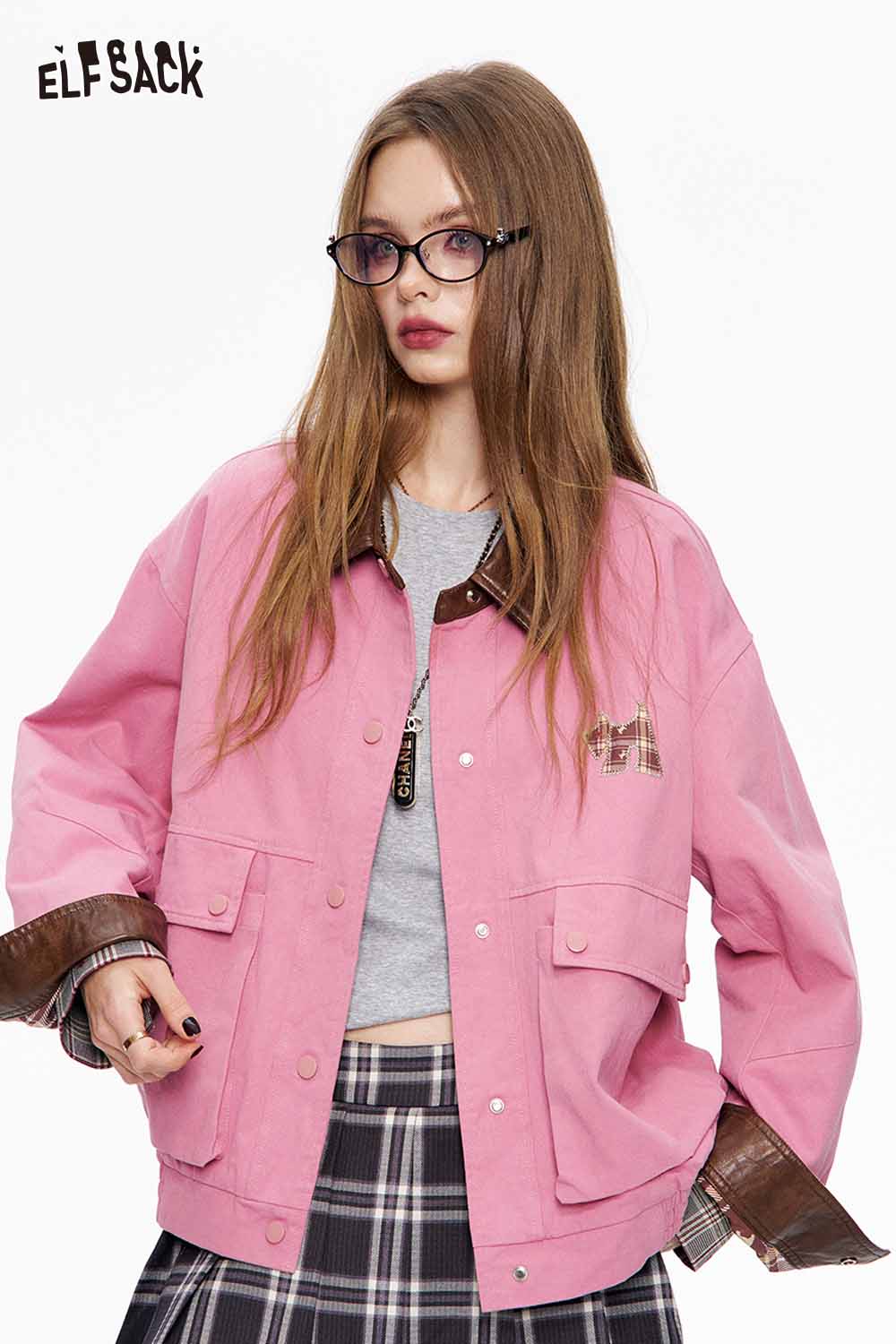 ELFSACK women's plaid detail tee paired with a pink jacket for a stylish casual look