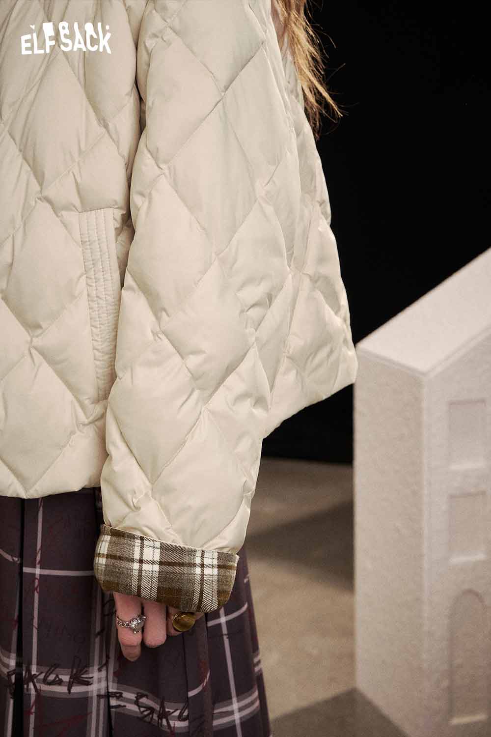 ELFSACK women's plaid down jacket with quilted design and stylish cuffs, perfect for cold weather