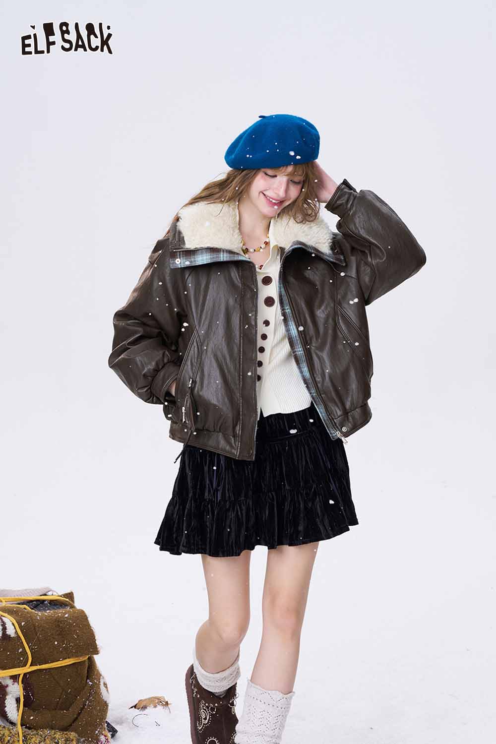 Stylish women's plaid leather jacket from ELFSACK with cozy faux fur lining and casual chic look