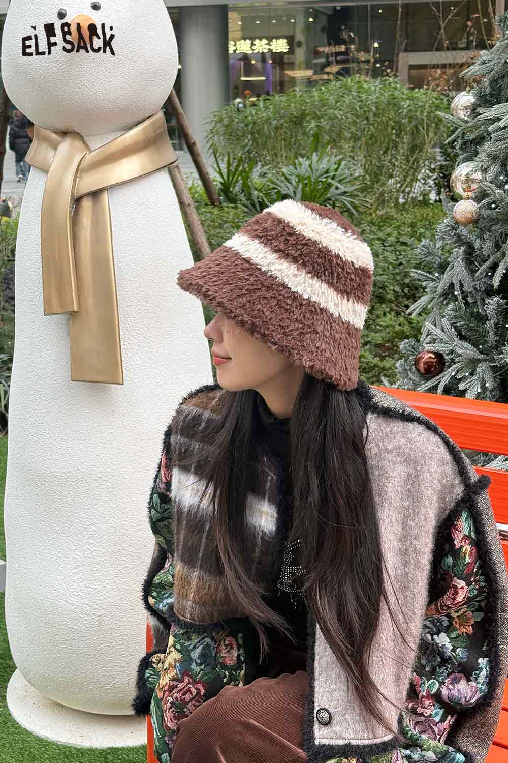 ELFSACK women's plush bucket hat in brown with stripes, perfect for stylish winter outfits