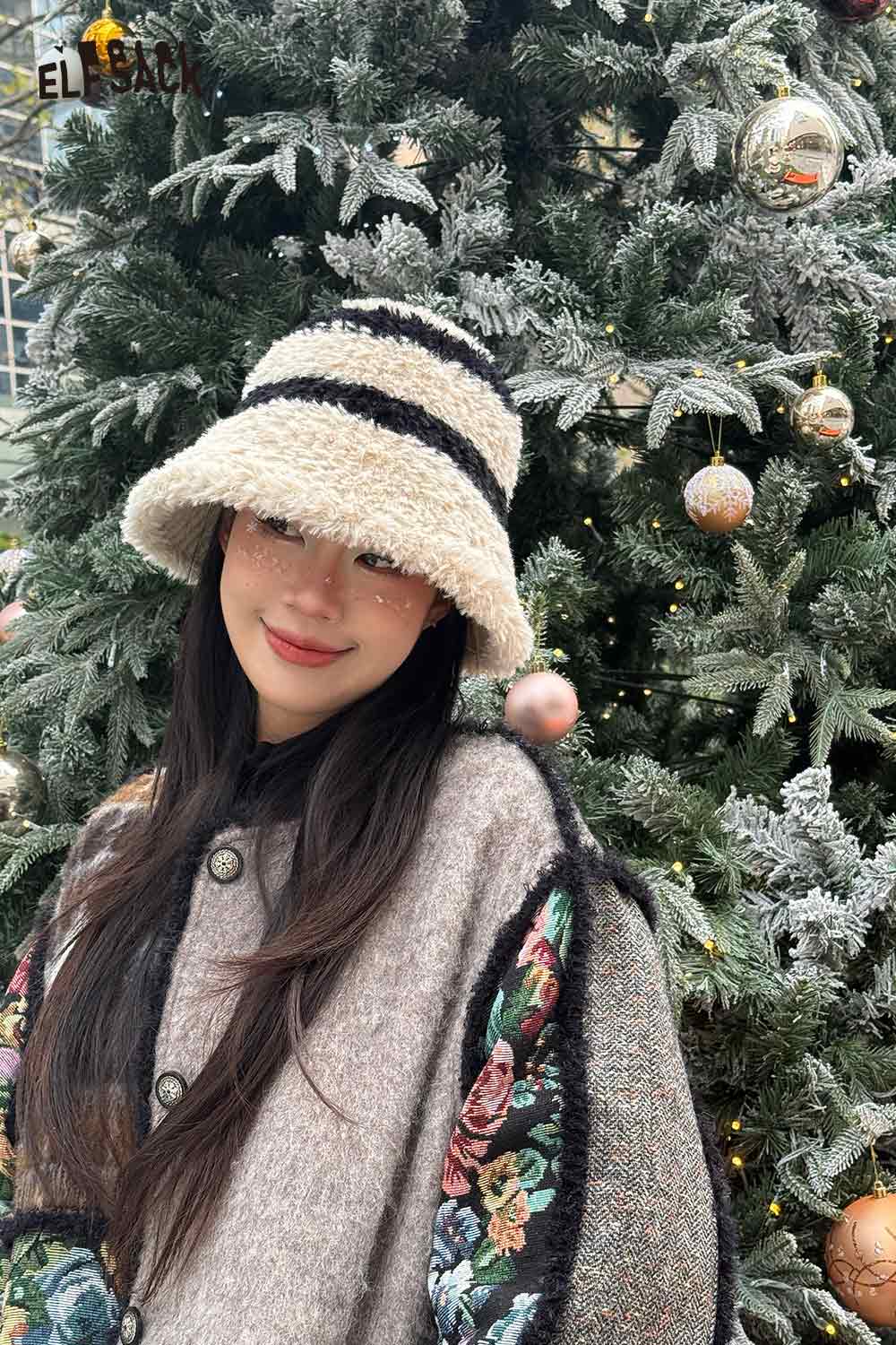 ELFSACK women's plush bucket hat with stripes, perfect for stylish winter outfits and cold weather.