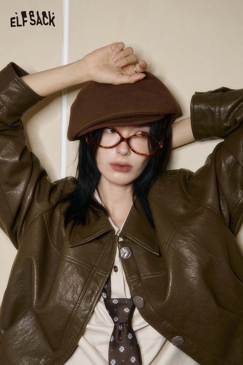 ELFSACK women's PU cropped moto jacket in brown faux leather, styled with a trendy hat and glasses