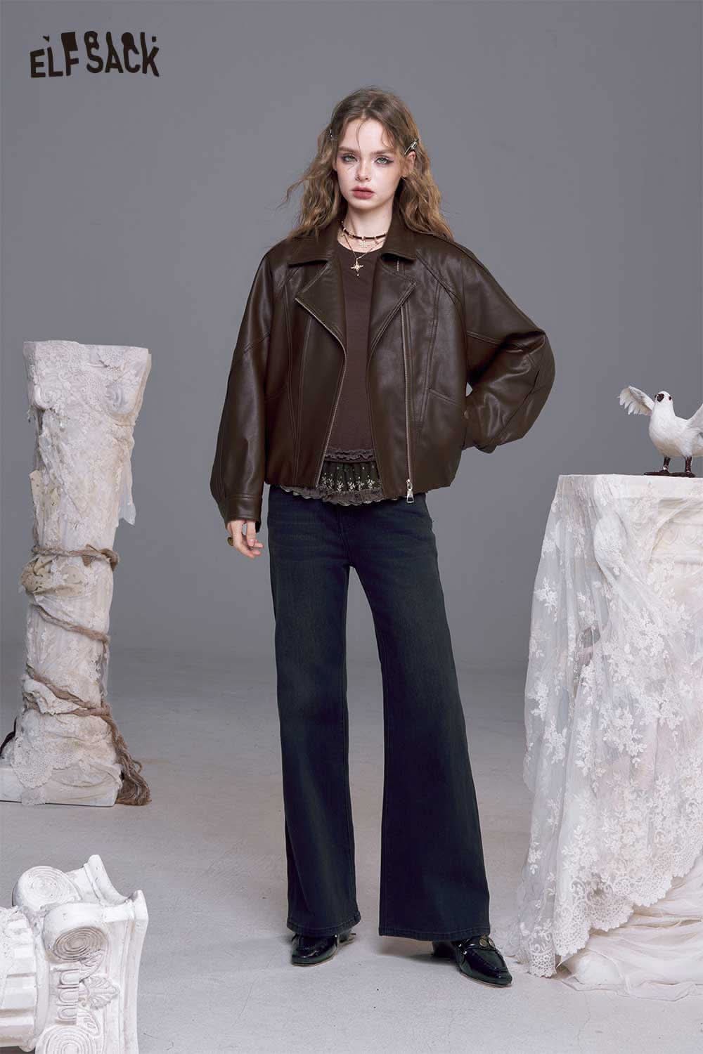 Stylish women's PU motorcycle jacket by ELFSACK paired with wide-leg jeans for a chic look