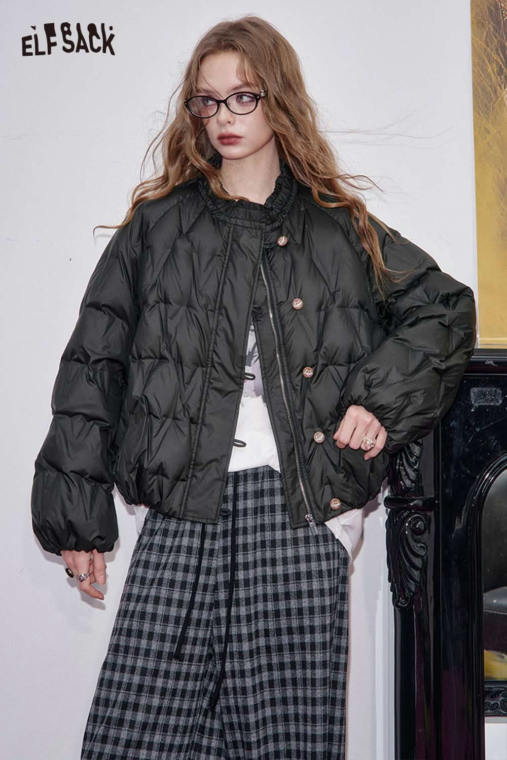 ELFSACK women's quilted puffer jacket in black with a stylish design, perfect for cold weather