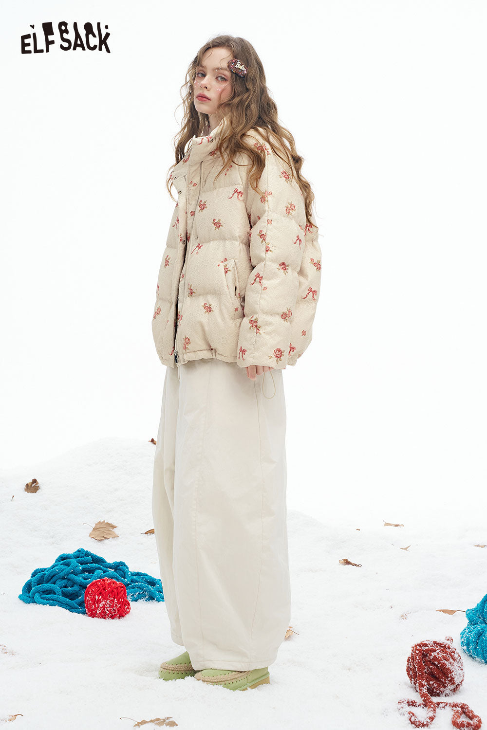 ELFSACK women's short down jacket in beige with floral design, perfect for stylish winter wear