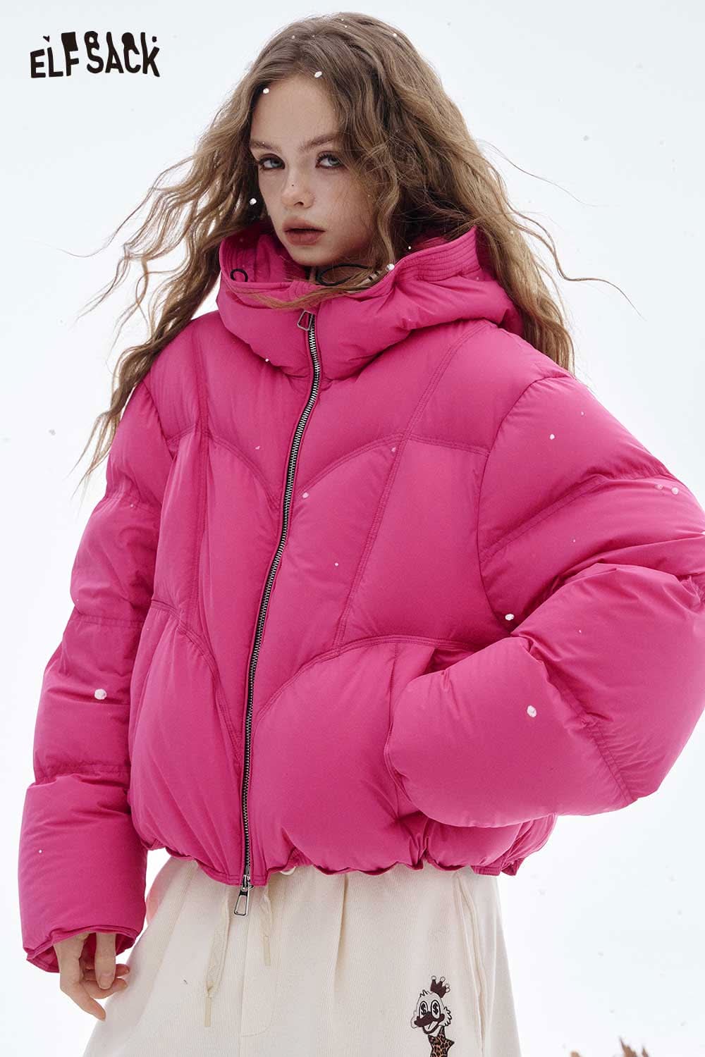 ELFSACK women's short down jacket in bright pink, featuring a cozy fit and zip closure for warmth.