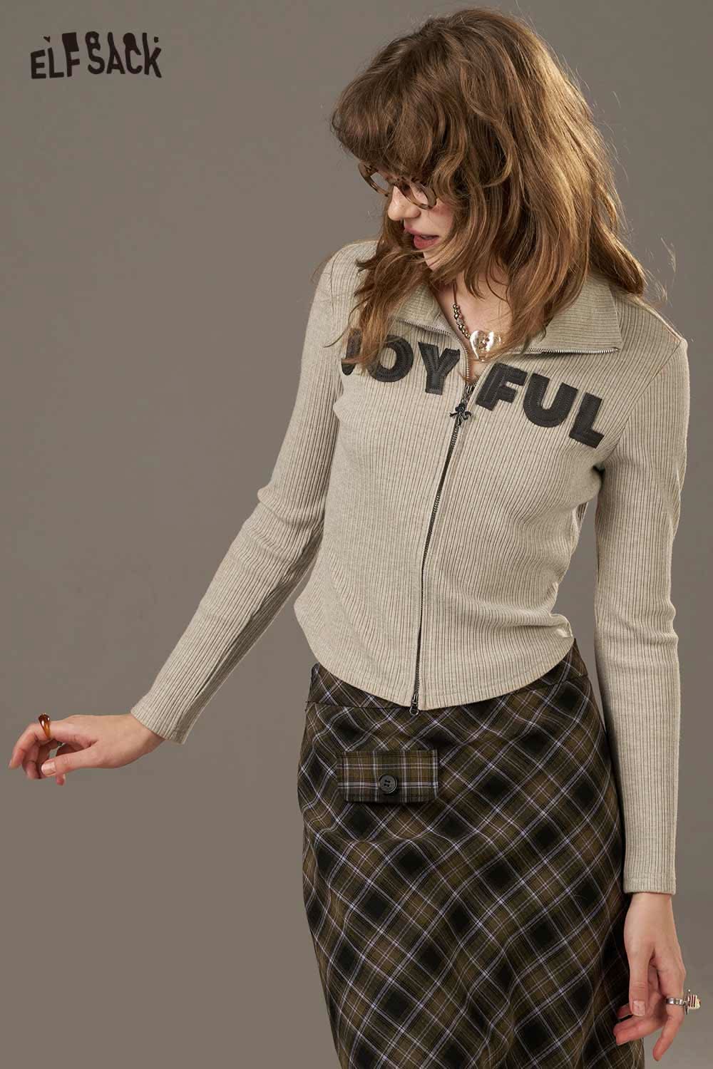 ELFSACK women's slimming zip up shirt in beige with joyful lettering for a stylish look