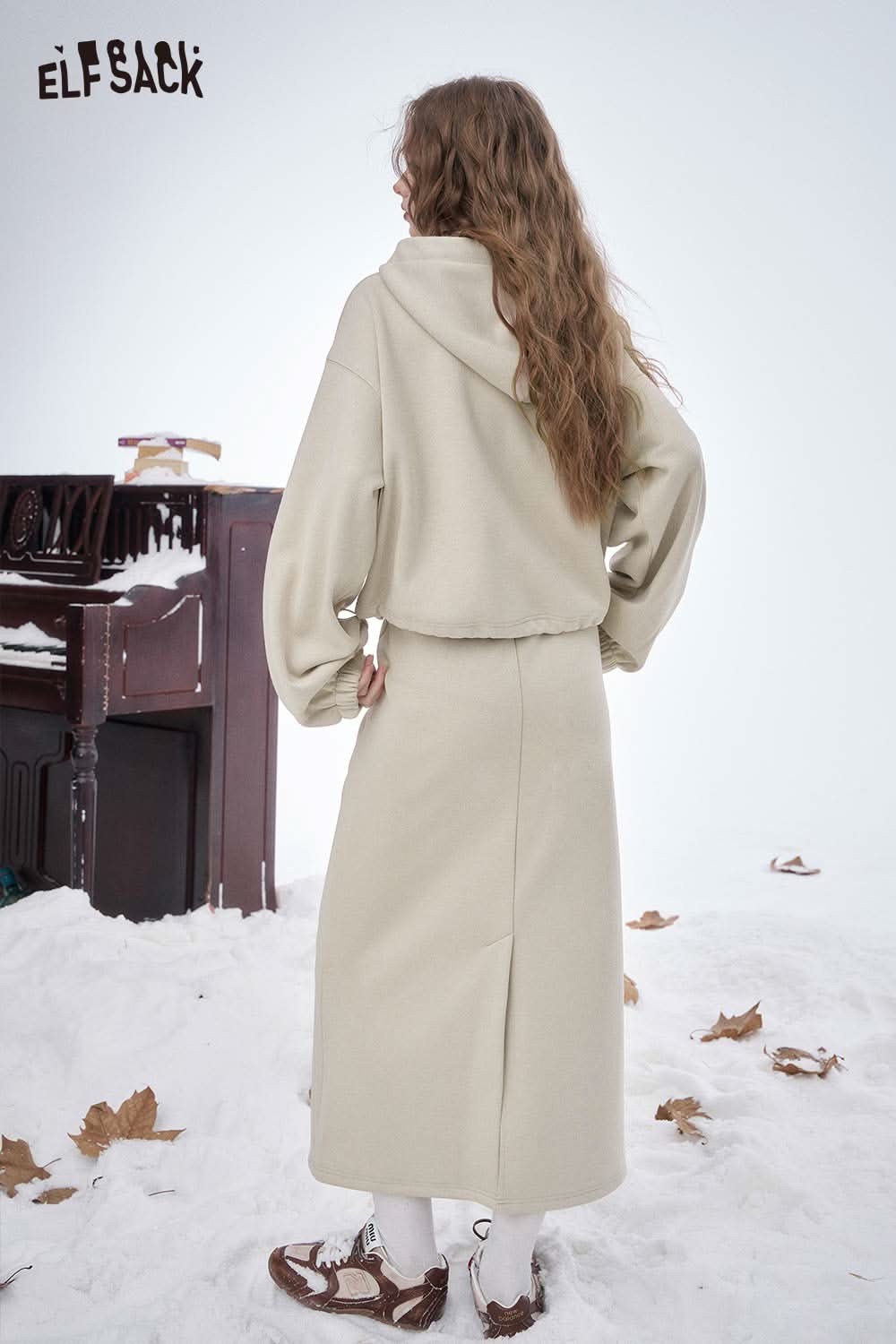 ELFSACK women's soft heart graphic skirt set in beige, featuring a cropped hoodie and long skirt
