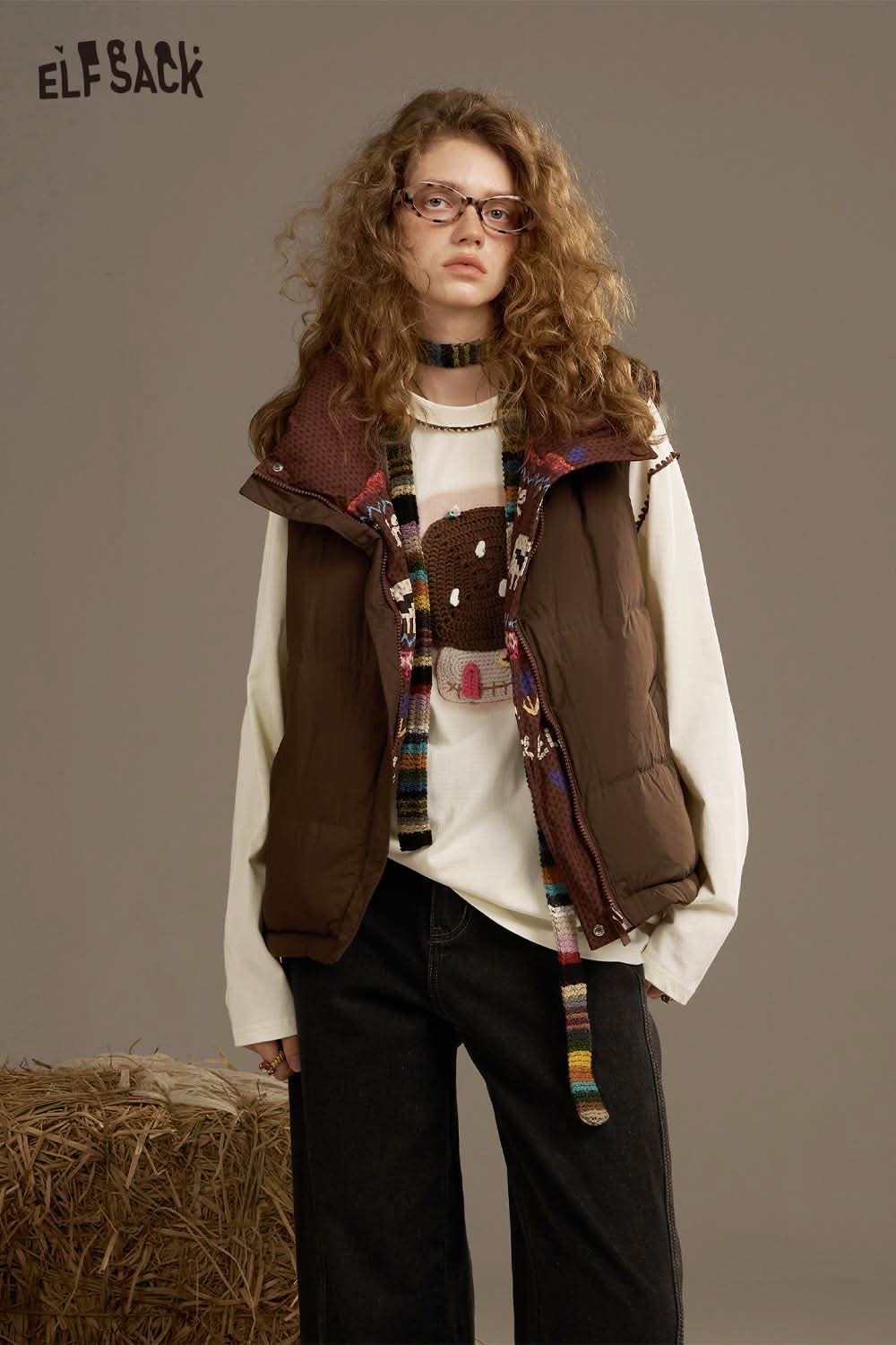 ELFSACK women's soft yarn sweatshirt layered with a brown puffer vest and stylish accessories
