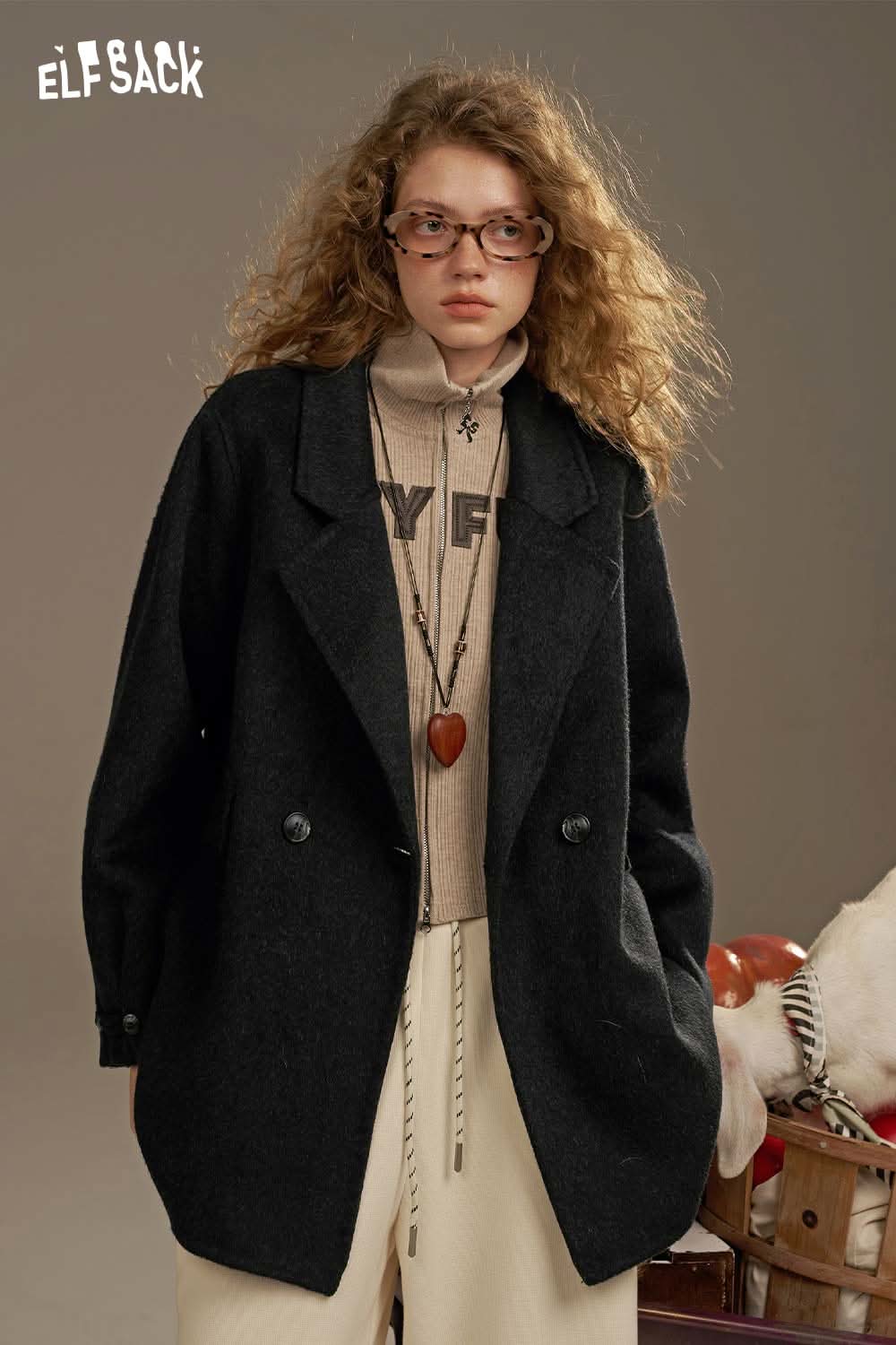 ELFSACK women's solid color coat in black with a relaxed fit and stylish lapels