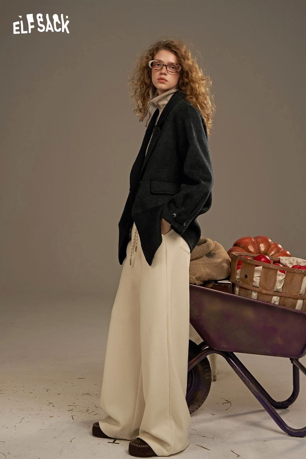 ELFSACK women's solid color coat in dark grey styled with chic wide-leg trousers for a fashionable look