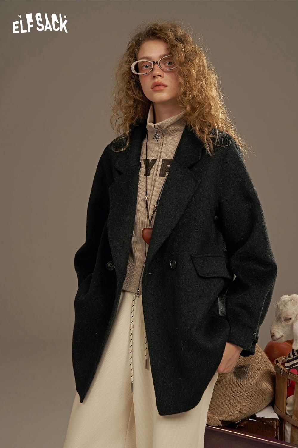 ELFSACK women's solid color coat in black featuring a stylish oversized fit and classic design