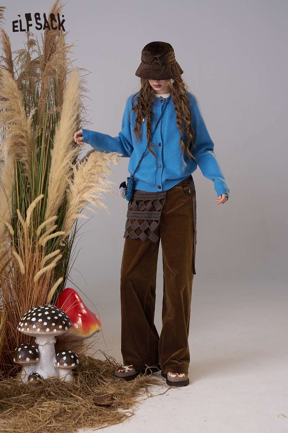 ELFSACK women's straight leg cotton blend pants in a stylish outfit with a blue sweater and a unique hat