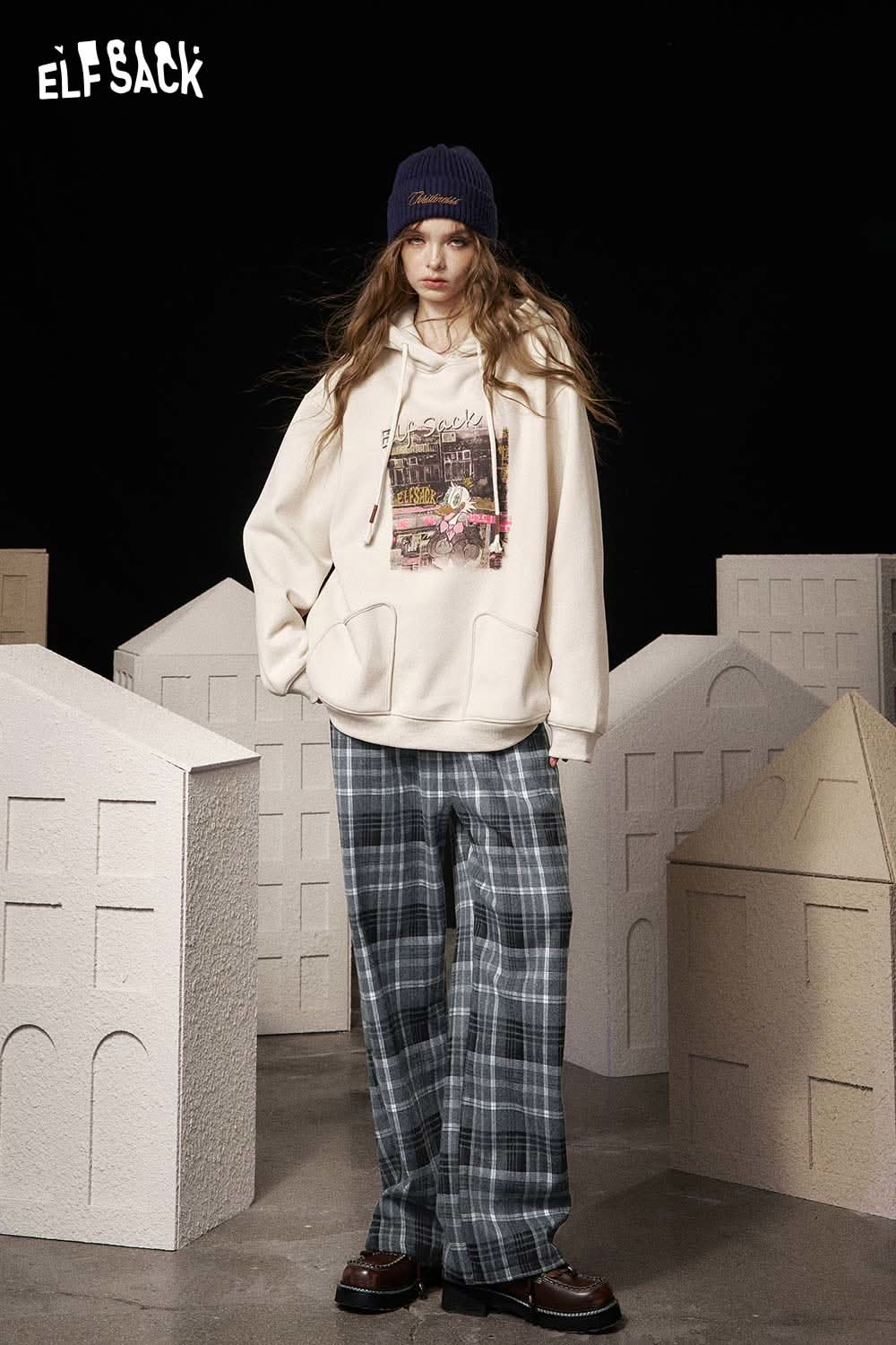 ELFSACK women's striped drawstring pants with a relaxed fit, styled with a cozy hoodie and beanie