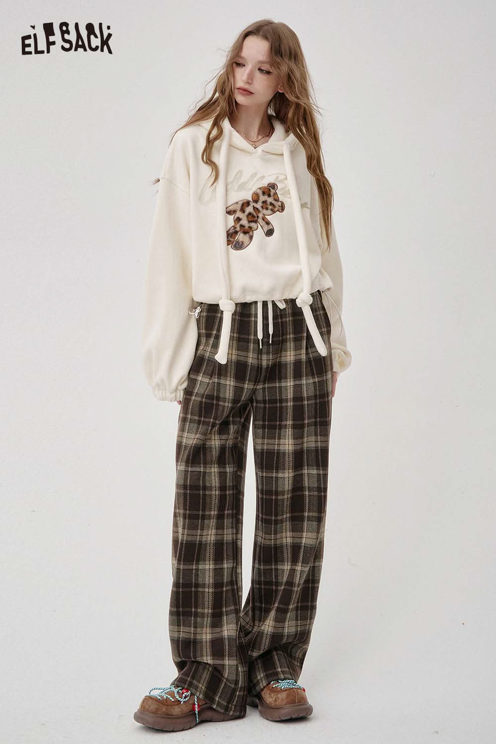 ELFSACK women's wide leg checkered pants paired with a casual beige sweatshirt for a trendy look
