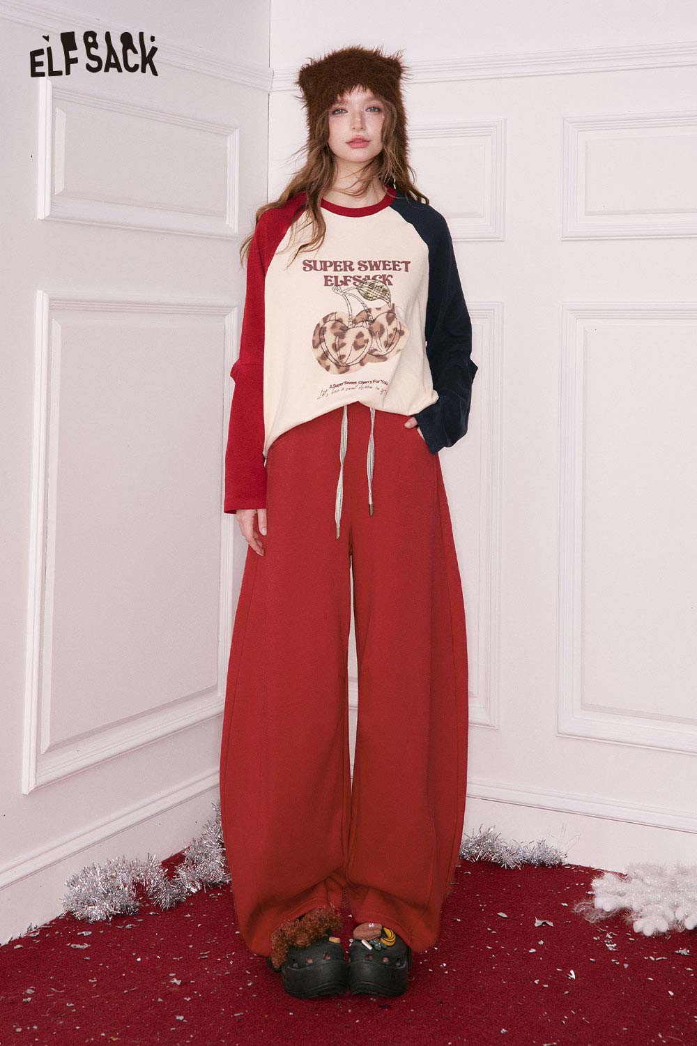 ELFSACK women's wide leg sweatpants in red with a relaxed fit for comfortable styling