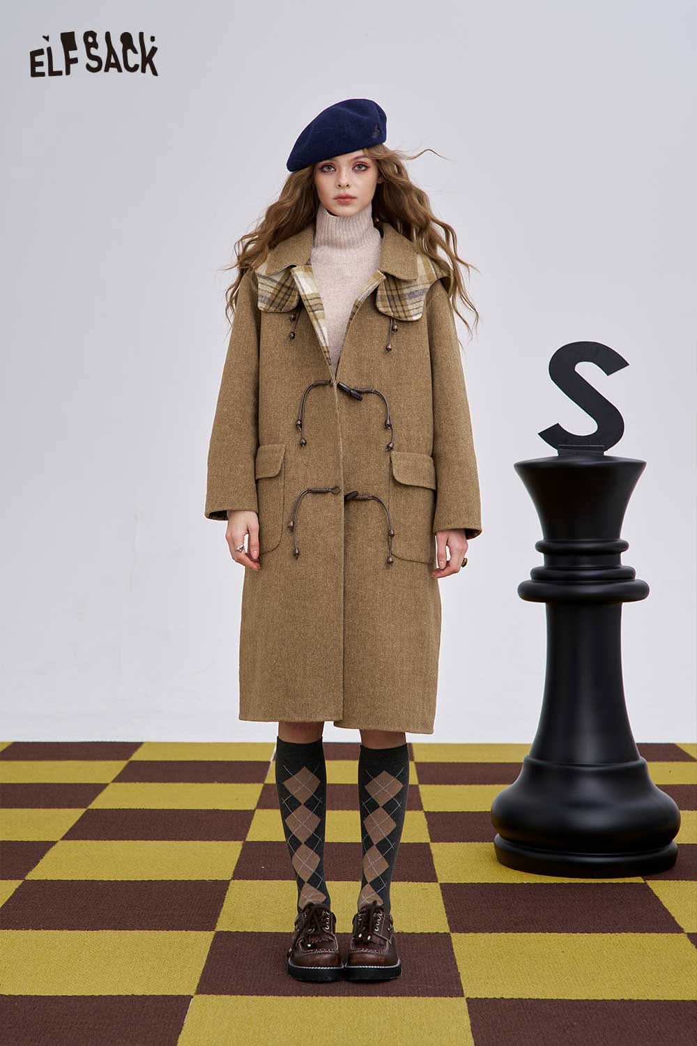 Fashionable women's wool blend toggle coat by ELFSACK featuring a stylish collar and relaxed fit