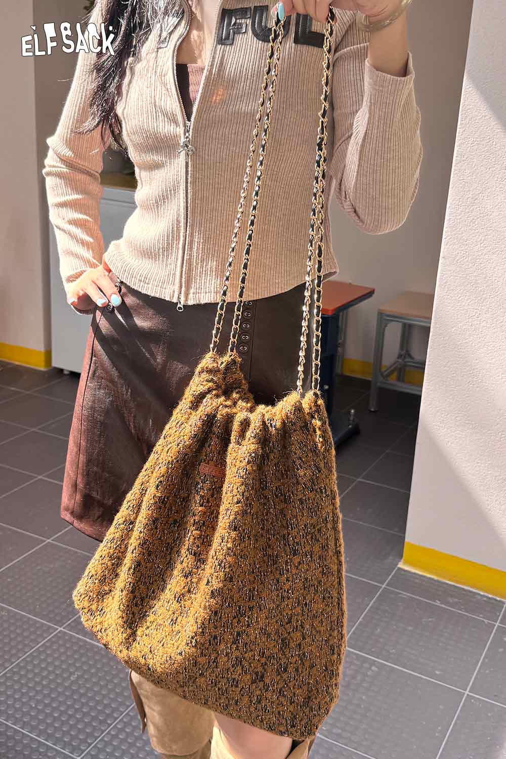 ELFSACK wool blend oversized tote bag with chain straps, perfect for stylish everyday use