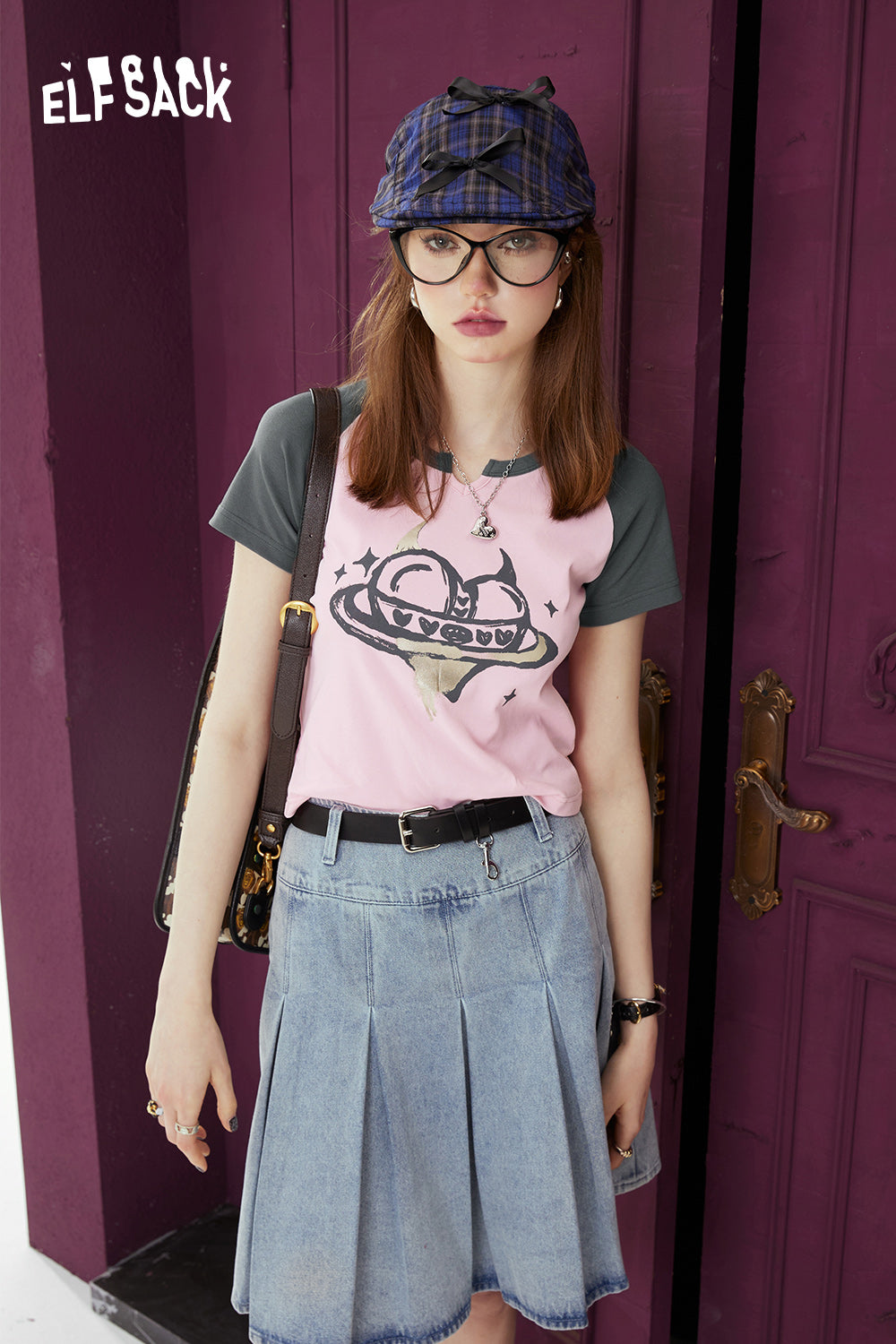 ELFSACK Y2K Heart Graphic pink and gray short sleeve T-shirt worn by model with denim skirt