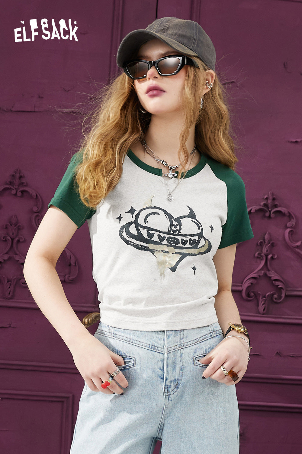 ELFSACK Y2K Heart Graphic T-shirt with green sleeves and vintage spaceship design