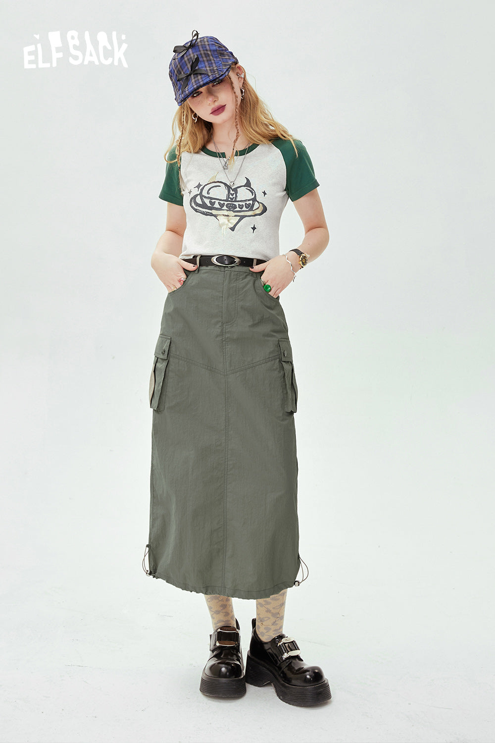 ELFSACK Y2K Heart Graphic T-shirt with green sleeves and cartoon heart design worn with cargo skirt