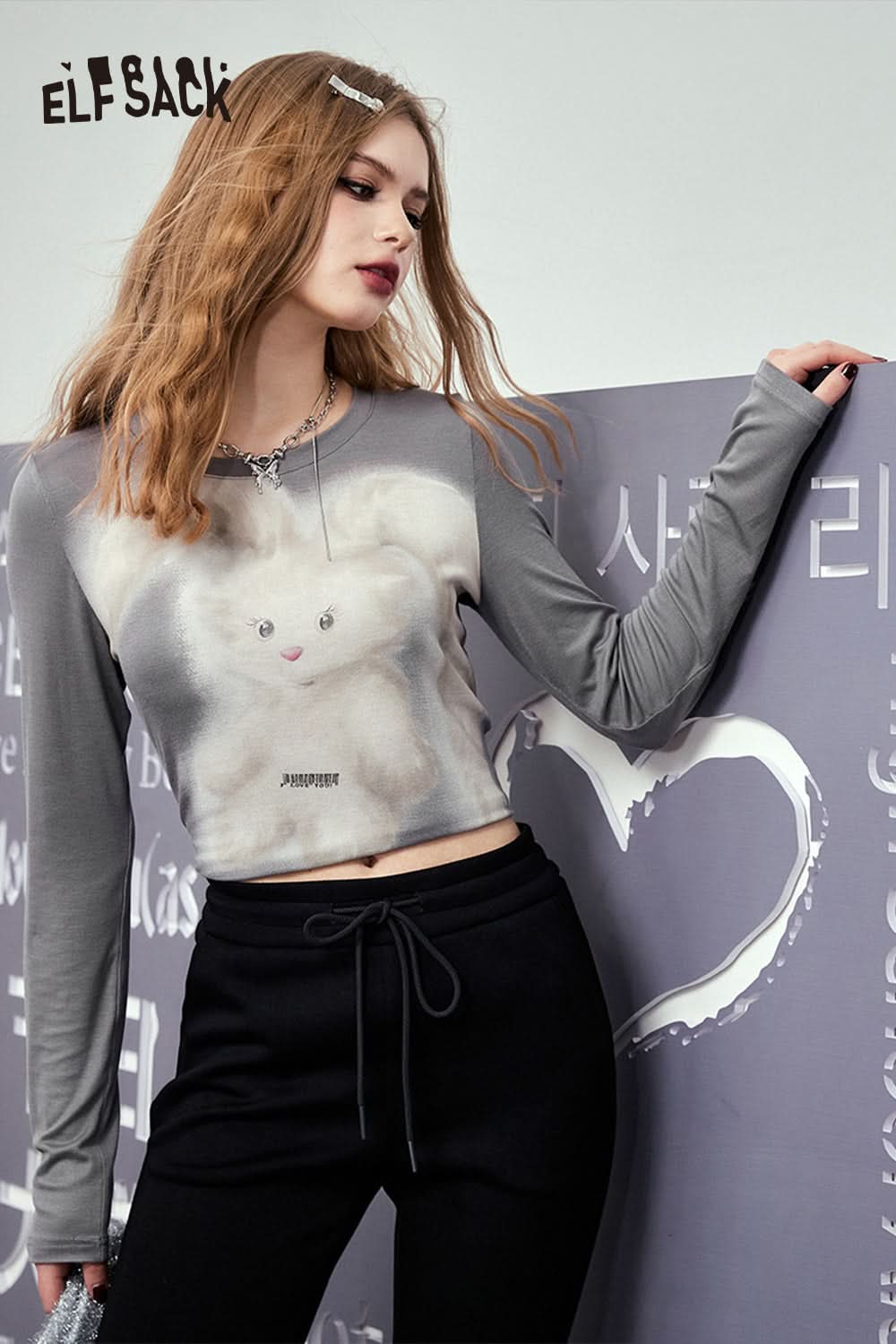 ELFSACK gray long sleeve crop t-shirt with Y2K Rabbit Print and casual fit