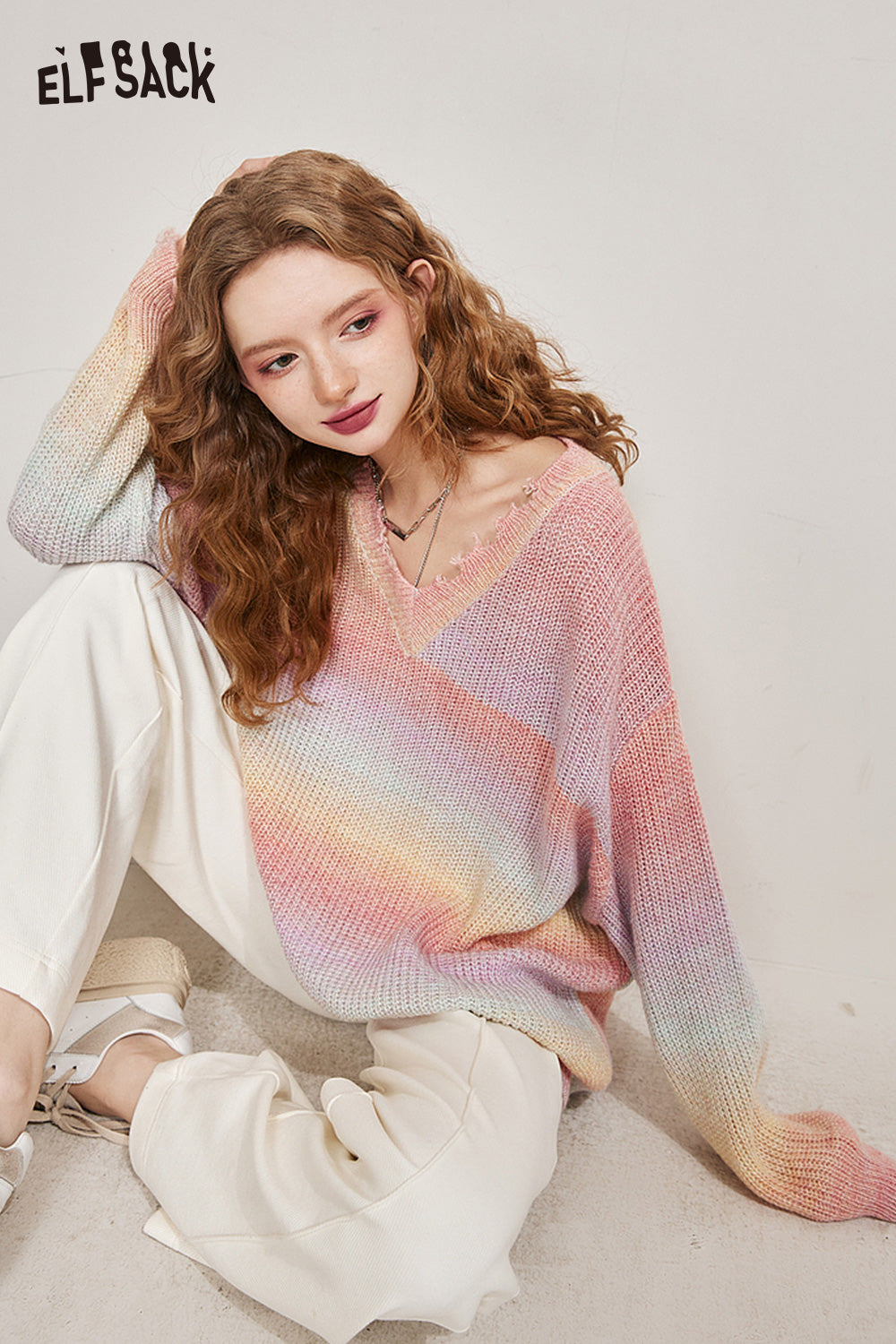 
                  
                    ELFSACK Loose-Fit V-Neck Knit Sweater with Mohair-Inspired Design Lightweight Layering Piece
                  
                
