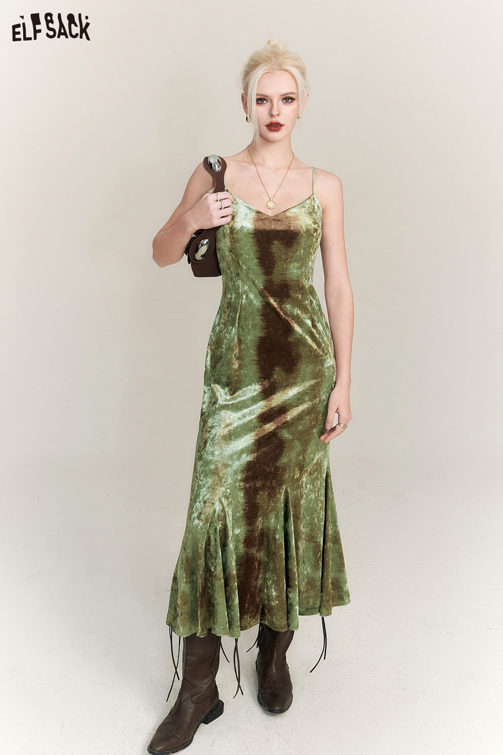 
                  
                    ELFSACK Velvet Graphic Dresses For Party Women 2023 Winter New Sleeveless Chinese Style Dress
                  
                