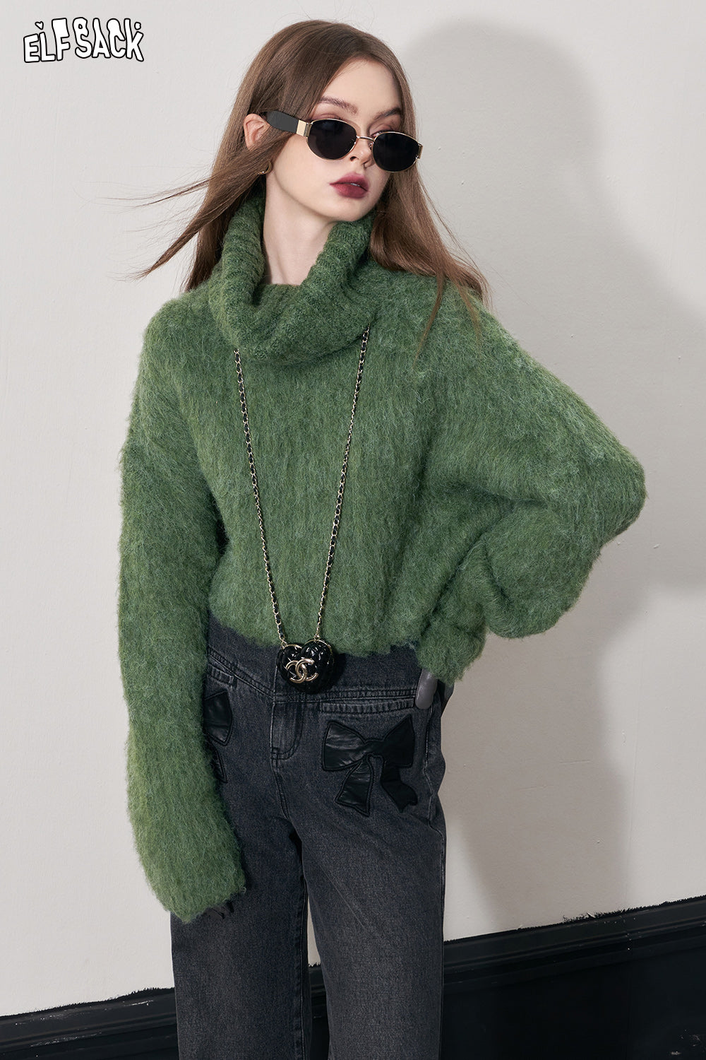 ELFSACK Green Turtleneck Designer Sweater Women 2023 Winter Imitation Camel hair Christmas Knitwears