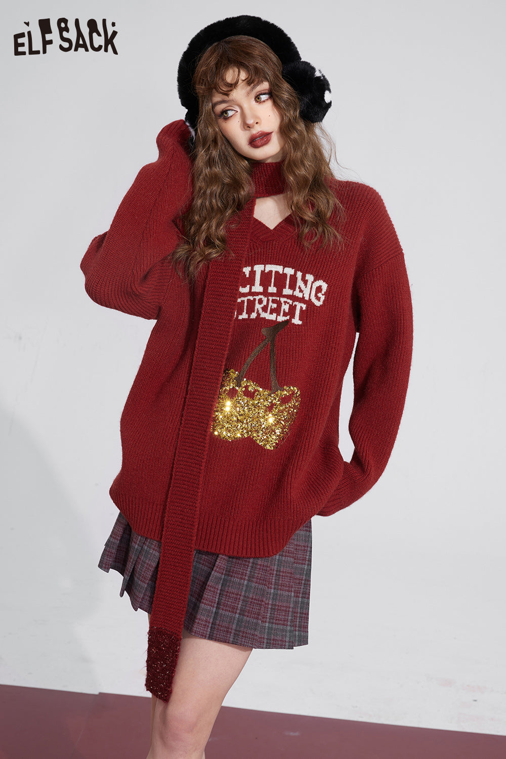 
                  
                    ELFSACK Free Scarf Cherry Kawaii Christmas Sweater Women 2023 Winter New Korean Fashion Tops
                  
                