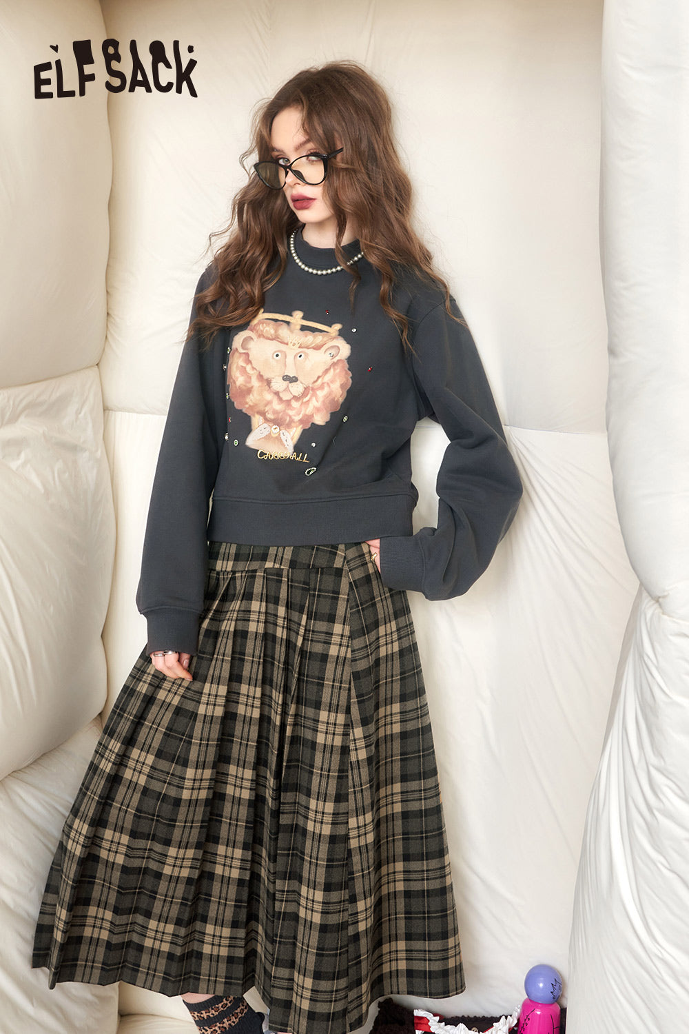ELFSACK Graphic Christmas Fleece Sweatshirt Women Korean Fashion Tops