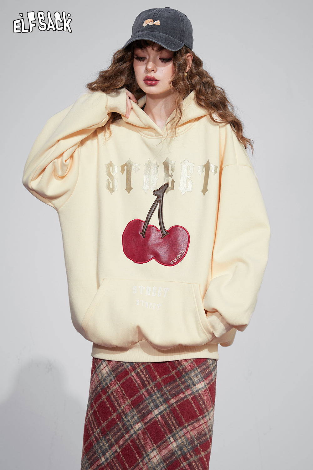 ELFSACK Graphic Kawaii Cherry Fleece Hoodies Women 2023 Winter New Plus Size Korean Fashion Tops
